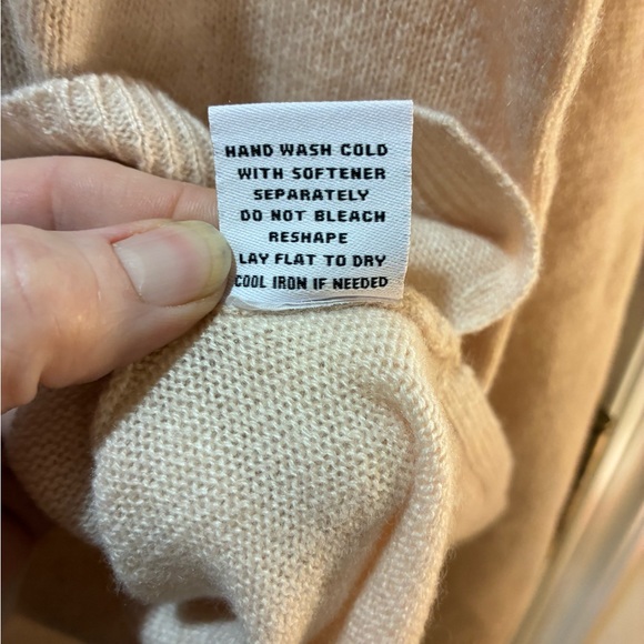 LUXE 525 Cashmere Crewneck Sweater - Picture 8 of 8